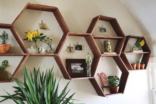 spring-decor-honeycomb-shelves